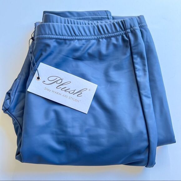 Plush Fleece Lined Liquid Faux Leather Leggings in Navy M - Picture 4 of 6